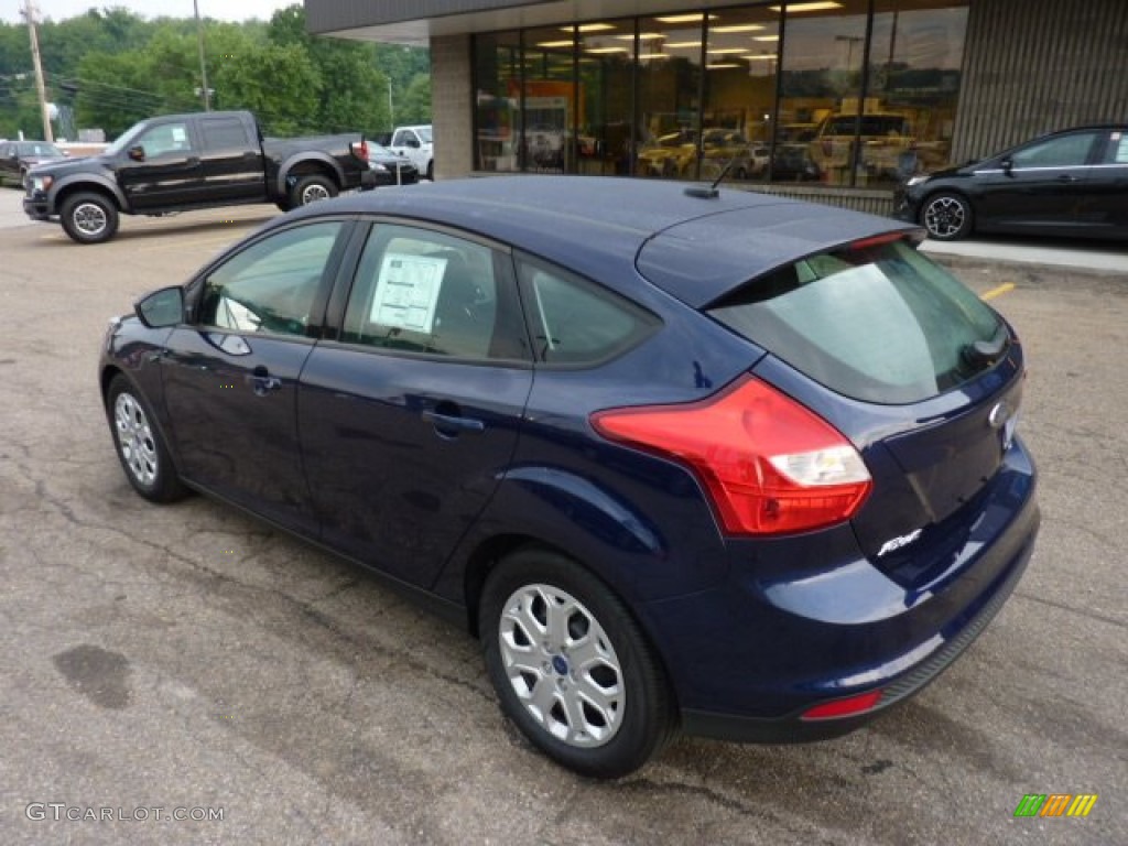 2012 Focus SE 5-Door - Kona Blue Metallic / Charcoal Black photo #2