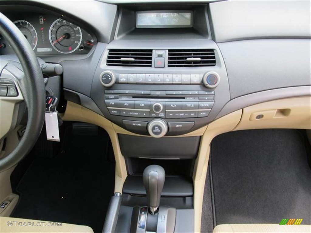 2011 Honda Accord LX-S Coupe Controls Photo #51739087