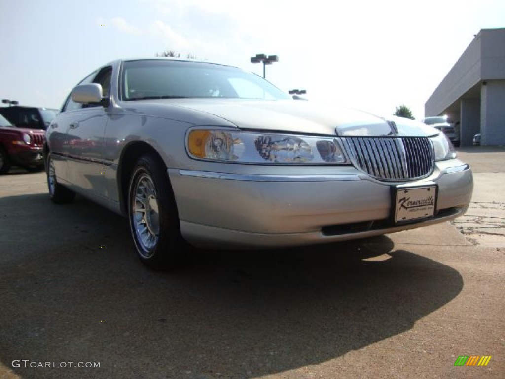 2000 Town Car Cartier - Silver Frost Metallic / Light Graphite photo #1