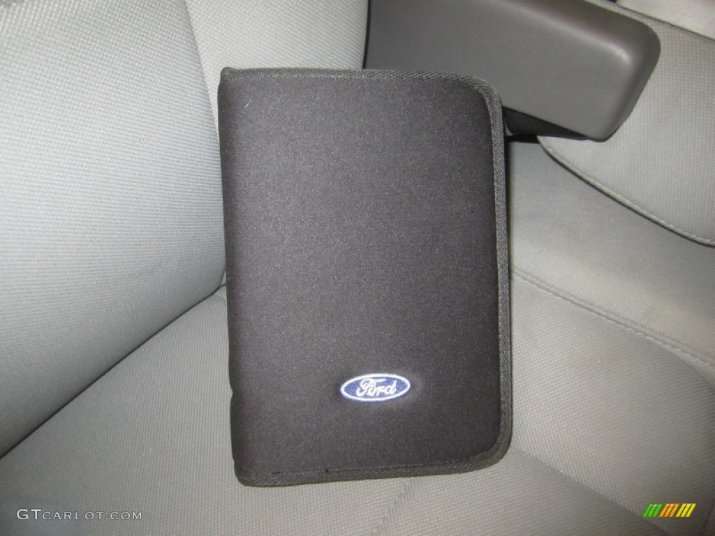 2006 F150 STX Regular Cab 4x4 - Oxford White / Medium Flint photo #19