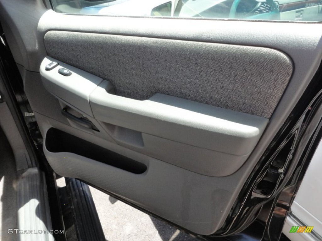2002 Explorer XLS 4x4 - Black Clearcoat / Medium Prairie Tan/Graphite Accent photo #11