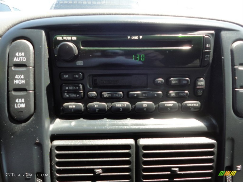 2002 Explorer XLS 4x4 - Black Clearcoat / Medium Prairie Tan/Graphite Accent photo #13