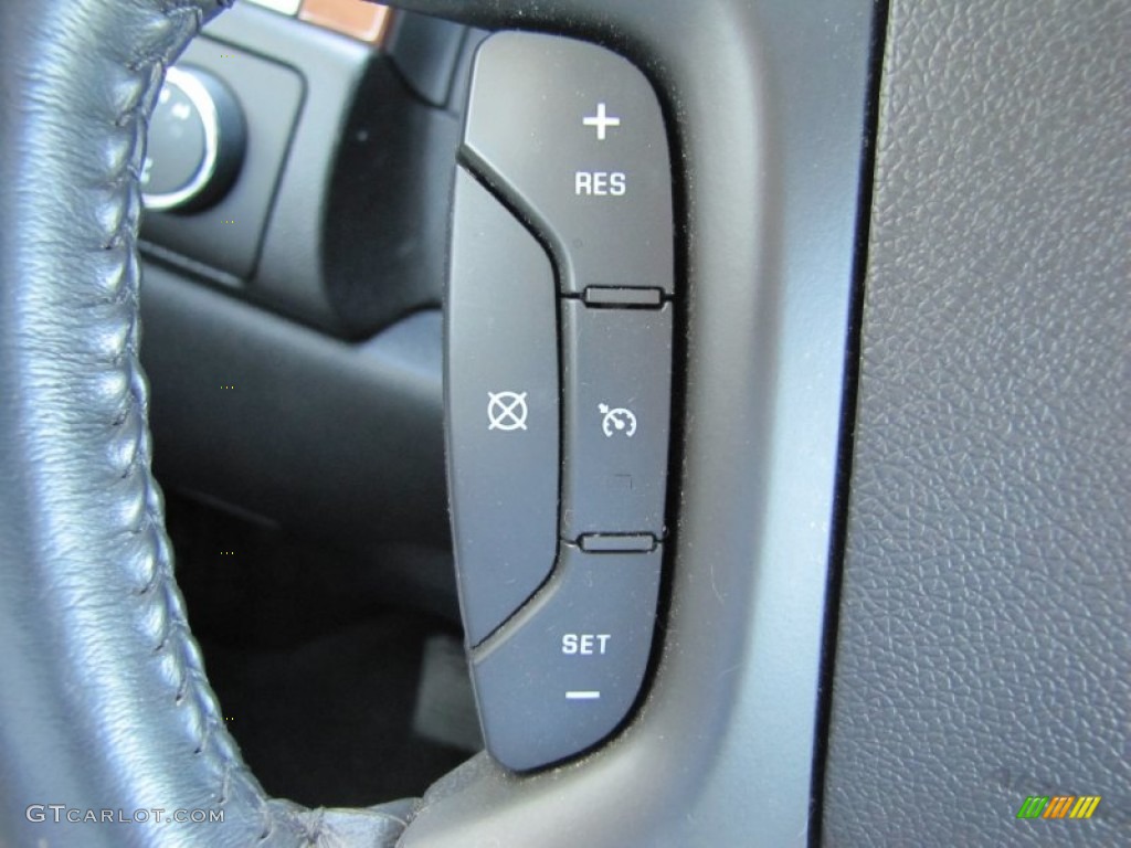 2007 Chevrolet Avalanche LTZ 4WD Controls Photo #51747751