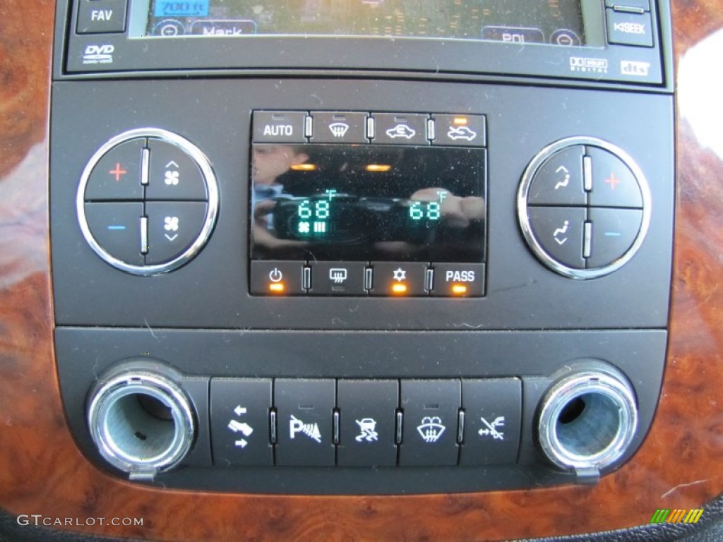 2007 Chevrolet Avalanche LTZ 4WD Controls Photo #51747939
