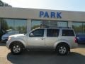Silver Lightning Metallic - Pathfinder SE 4x4 Photo No. 23