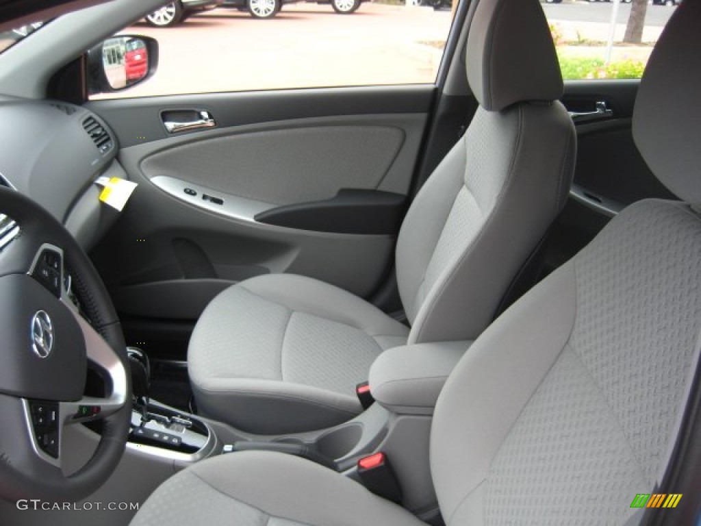 Gray Interior 2012 Hyundai Accent SE 5 Door Photo #51752602