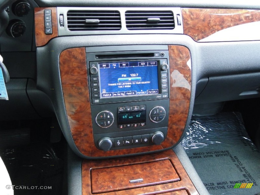 2007 Chevrolet Suburban 1500 LTZ Controls Photo #51754291