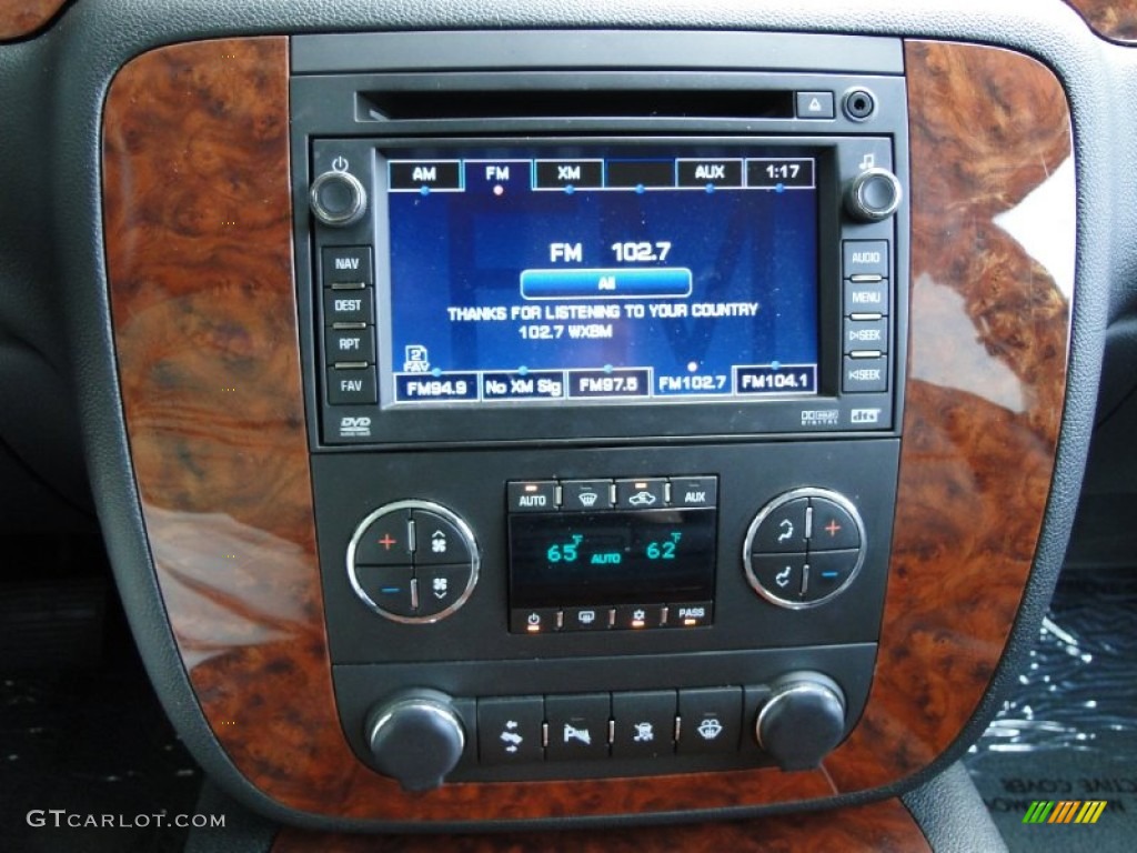 2007 Chevrolet Suburban 1500 LTZ Controls Photo #51754303