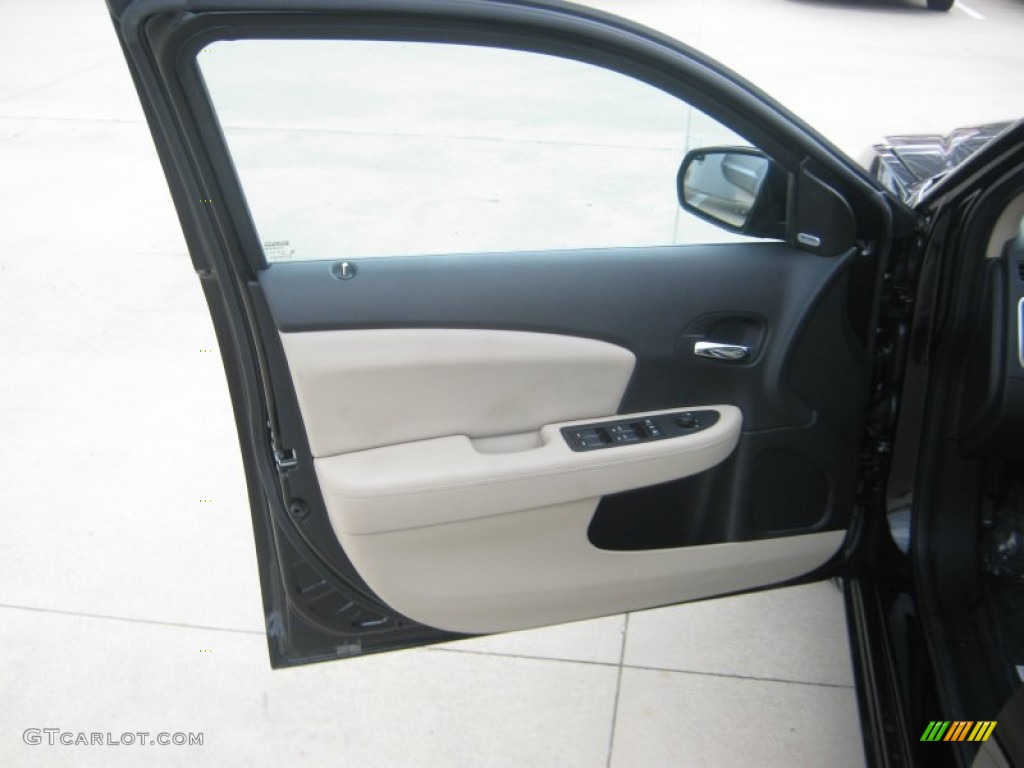 2011 Dodge Avenger Lux Black/Light Frost Beige Door Panel Photo #51756049