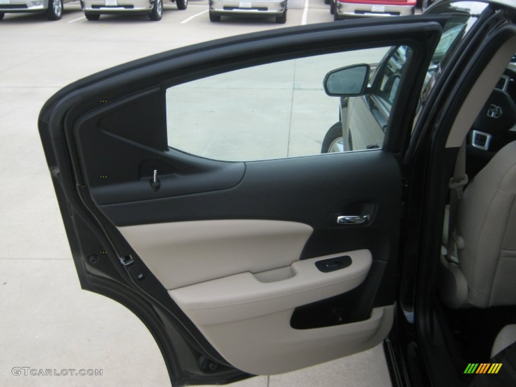 2011 Dodge Avenger Lux Door Panel Photos