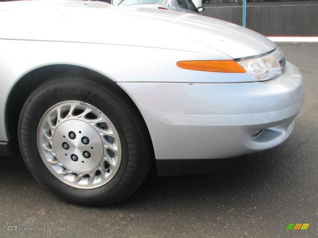2001 L Series L300 Sedan - Bright Silver / Gray photo #2