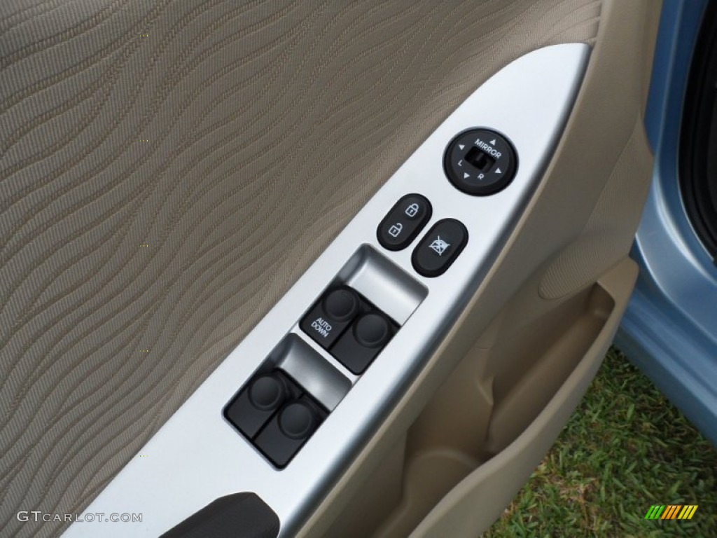2012 Hyundai Accent GLS 4 Door Controls Photo #51762964