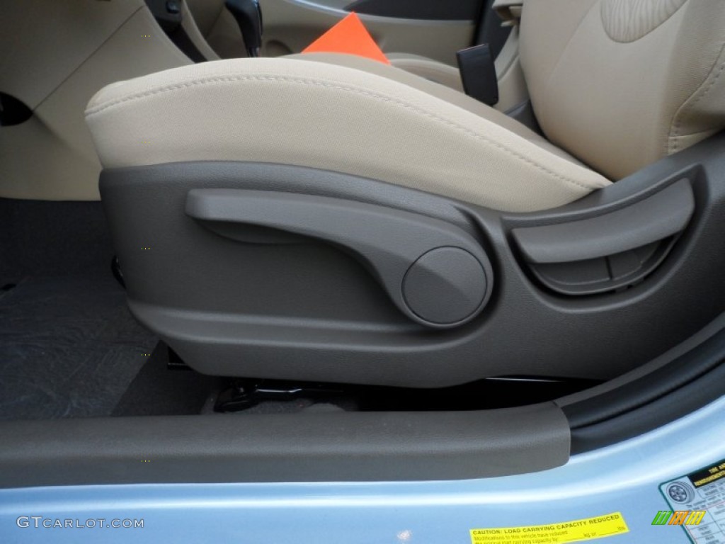 2012 Hyundai Accent GLS 4 Door Controls Photo #51762991