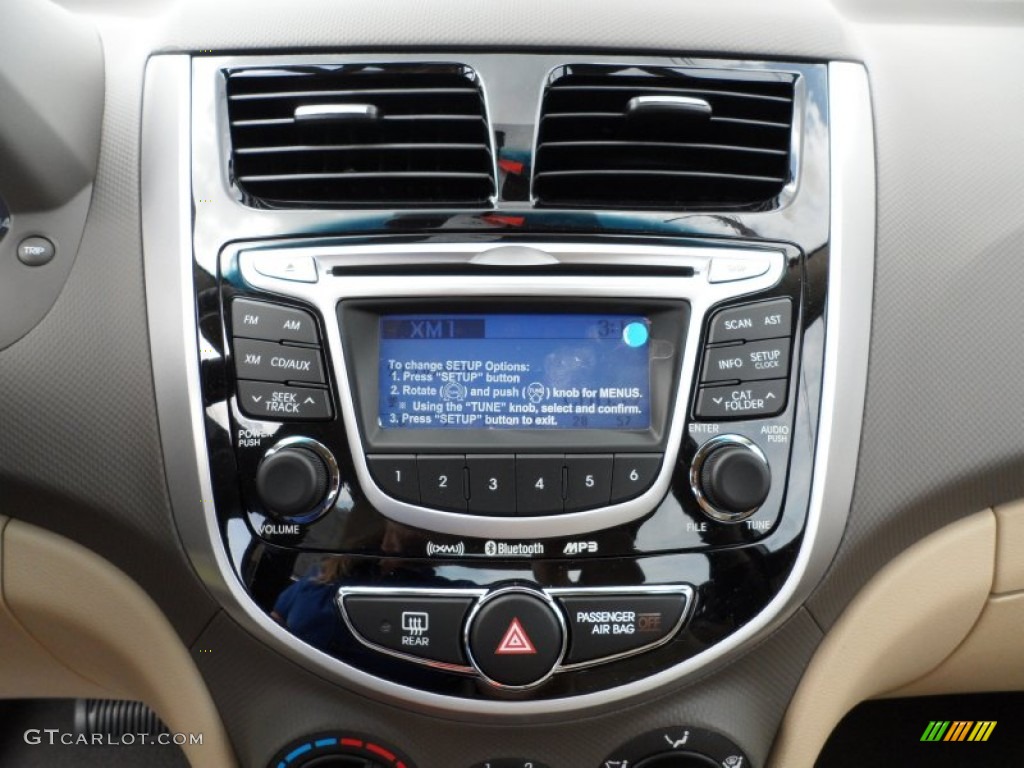 2012 Hyundai Accent GLS 4 Door Controls Photo #51763048