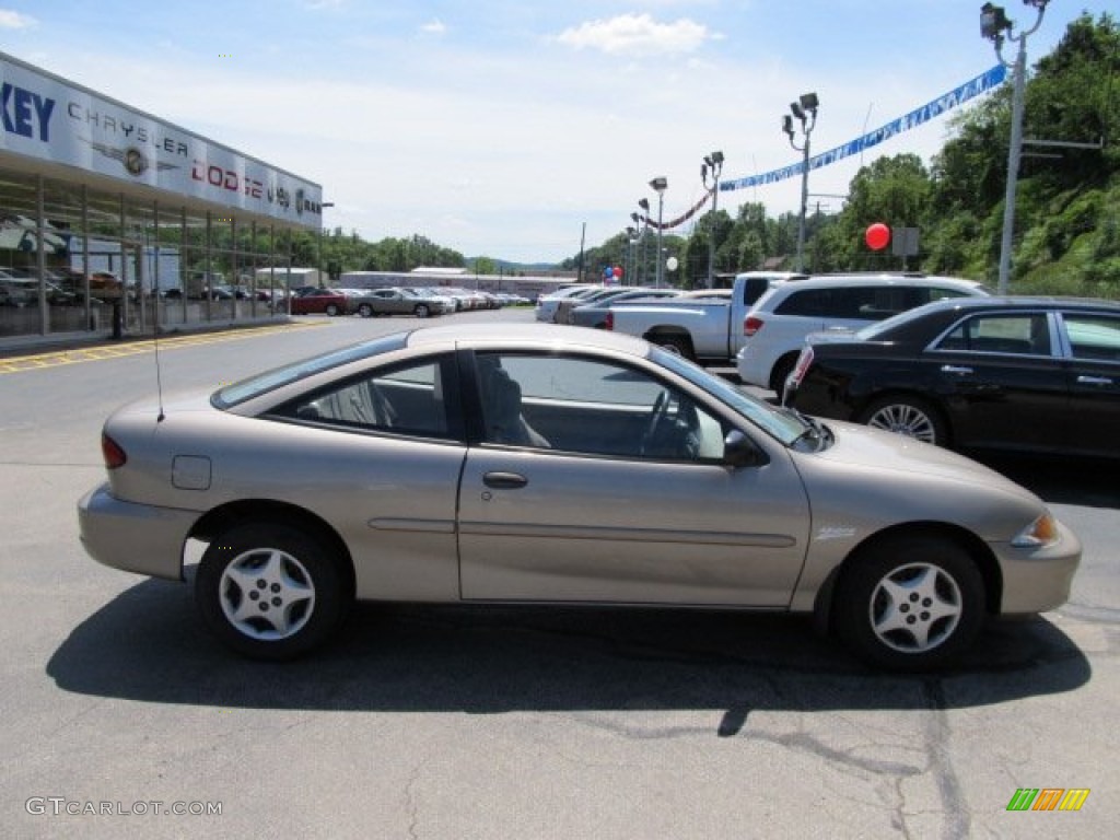 2002 Cavalier Coupe - Sandrift Metallic / Neutral photo #2