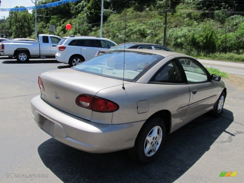 2002 Cavalier Coupe - Sandrift Metallic / Neutral photo #3