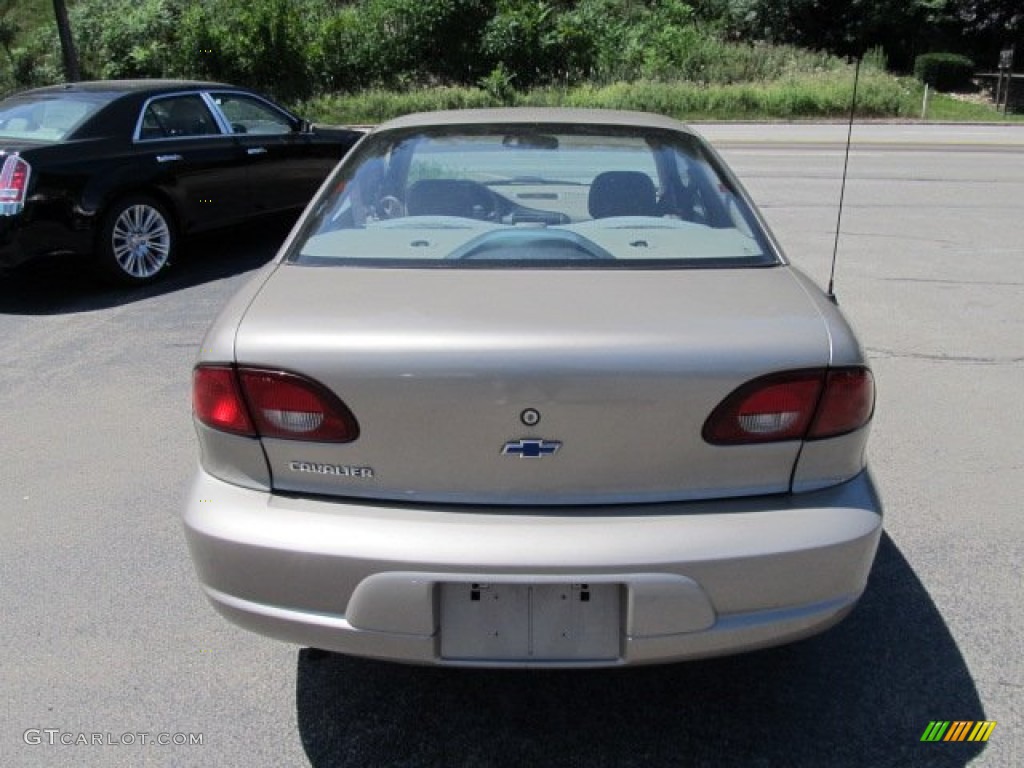 2002 Cavalier Coupe - Sandrift Metallic / Neutral photo #4