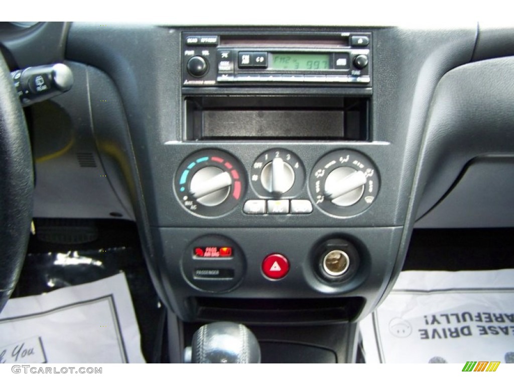 2005 Mitsubishi Outlander XLS Controls Photo #51768297