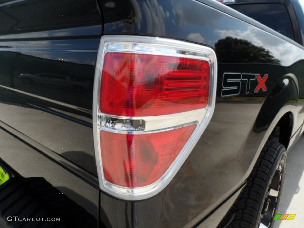 2010 F150 STX SuperCab - Tuxedo Black / Black photo #20