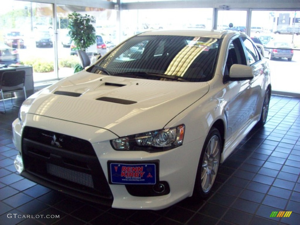 Wicked White Mitsubishi Lancer Evolution