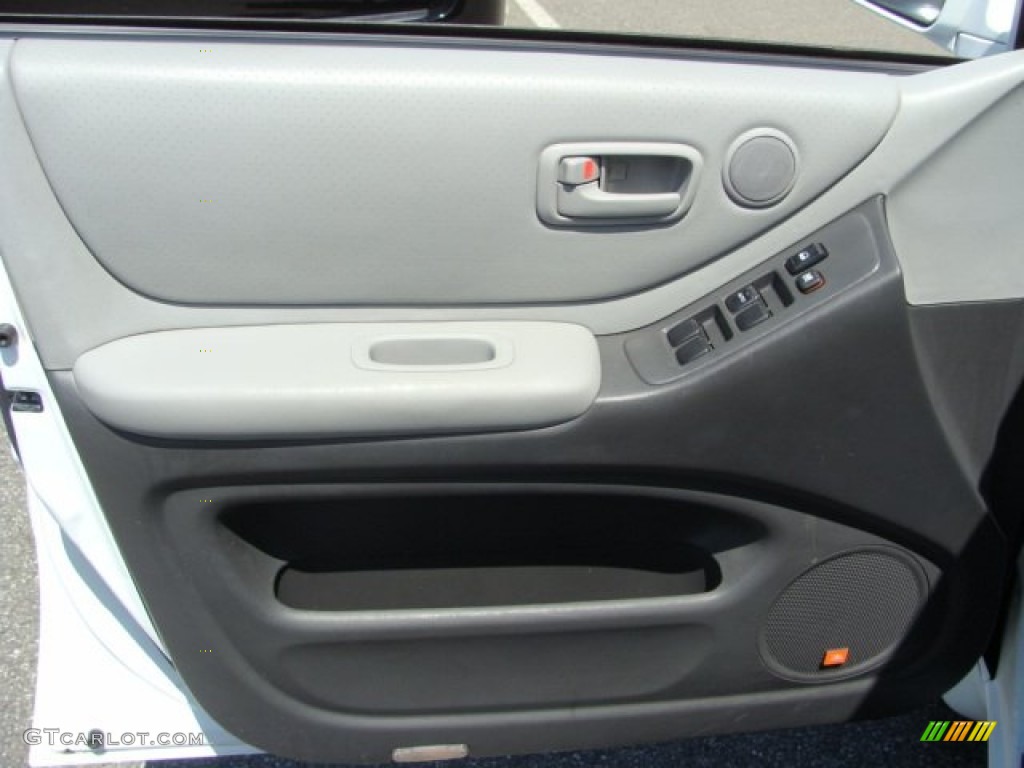 2004 Highlander V6 4WD - Super White / Ash photo #6