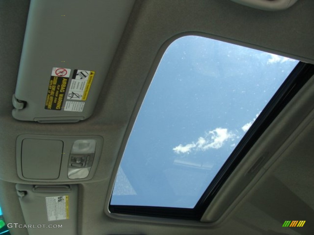 2004 Highlander V6 4WD - Super White / Ash photo #8
