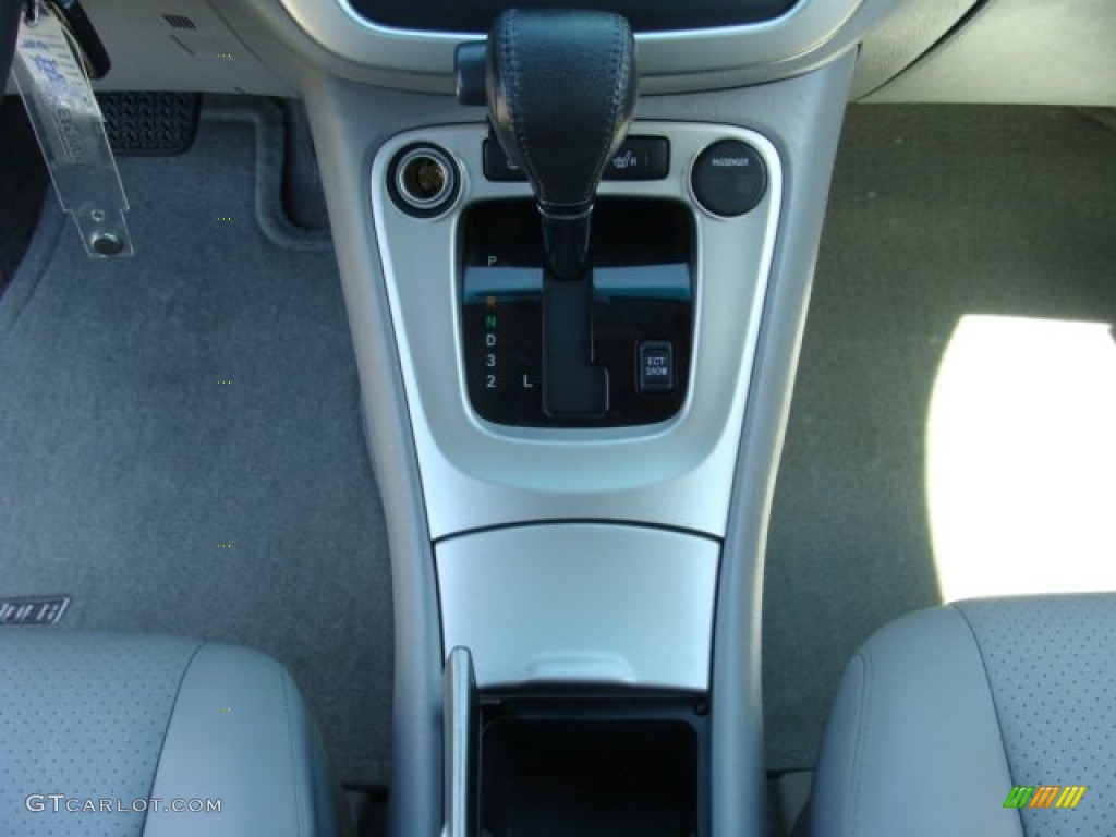 2004 Highlander V6 4WD - Super White / Ash photo #12
