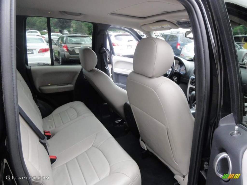 Light Taupe/Taupe Interior 2004 Jeep Liberty Limited 4x4 Photo #51772147