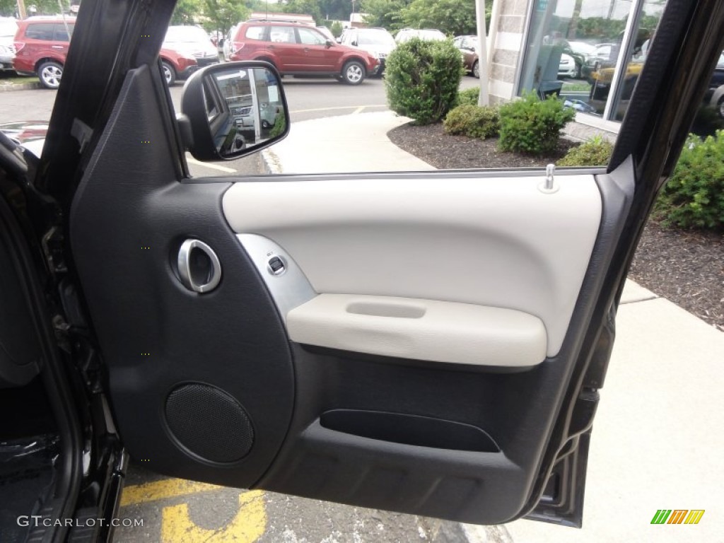 2004 Jeep Liberty Limited 4x4 Light Taupe/Taupe Door Panel Photo #51772231