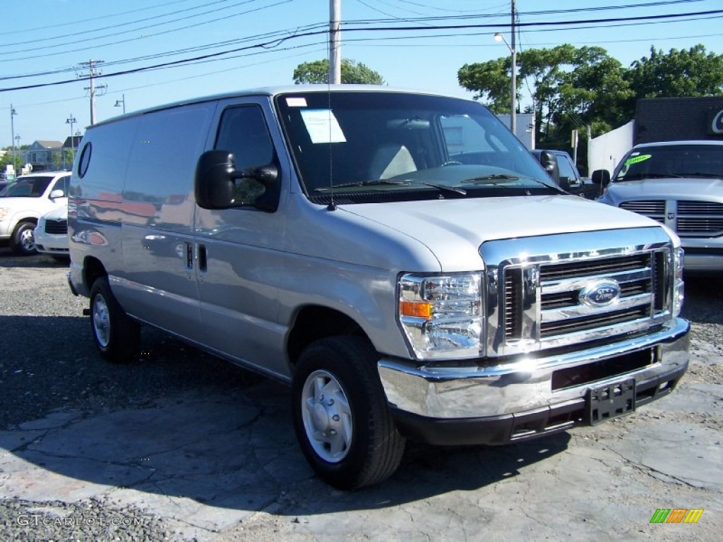 2008 E Series Van E150 Cargo - Silver Metallic / Medium Flint photo #4