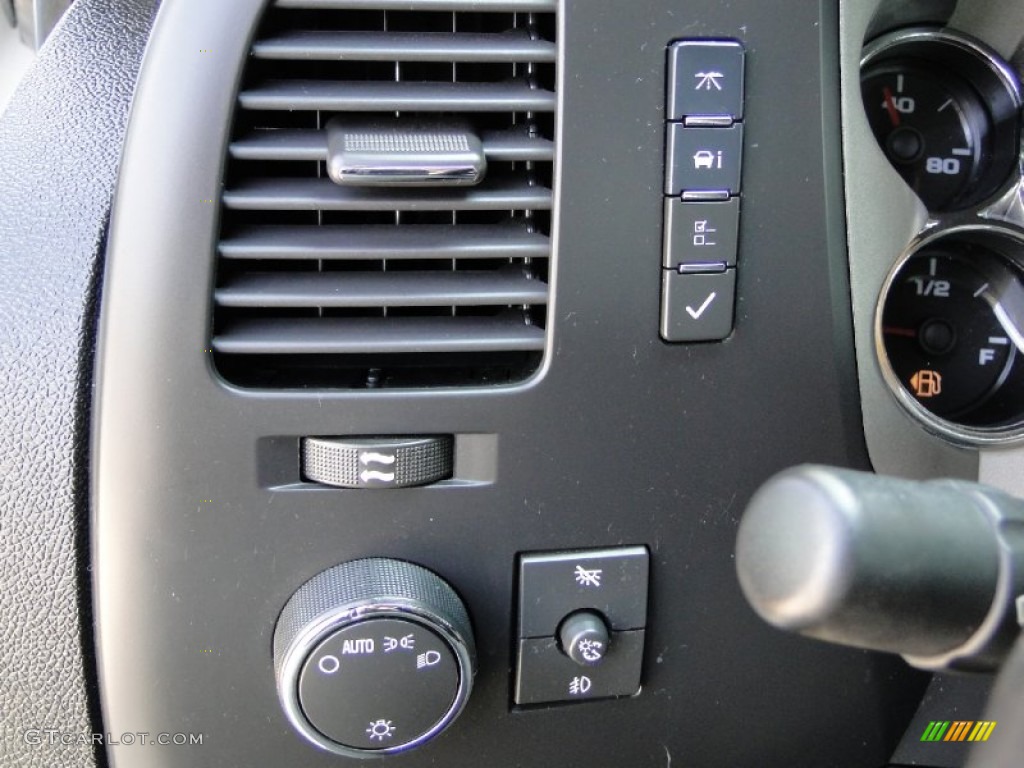 2007 Chevrolet Silverado 1500 LT Extended Cab Controls Photo #51781844