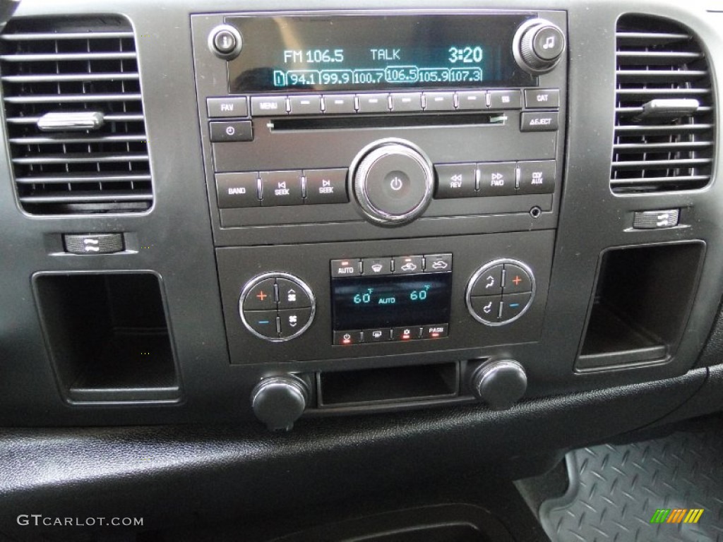 2007 Chevrolet Silverado 1500 LT Extended Cab Controls Photo #51781916