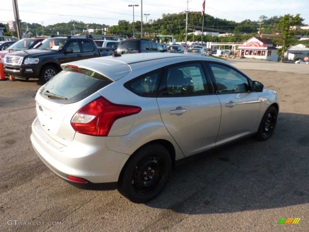 2012 Focus SE 5-Door - Ingot Silver Metallic / Charcoal Black photo #4