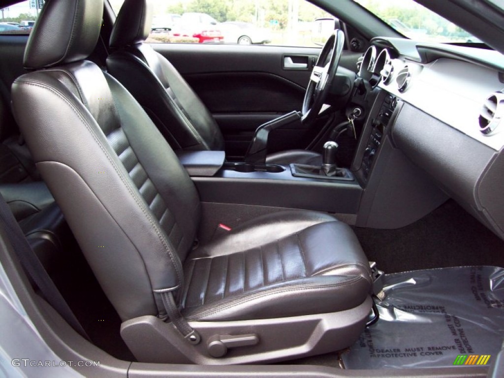 Dark Charcoal Interior 2006 Ford Mustang GT Premium Coupe Photo #51785891
