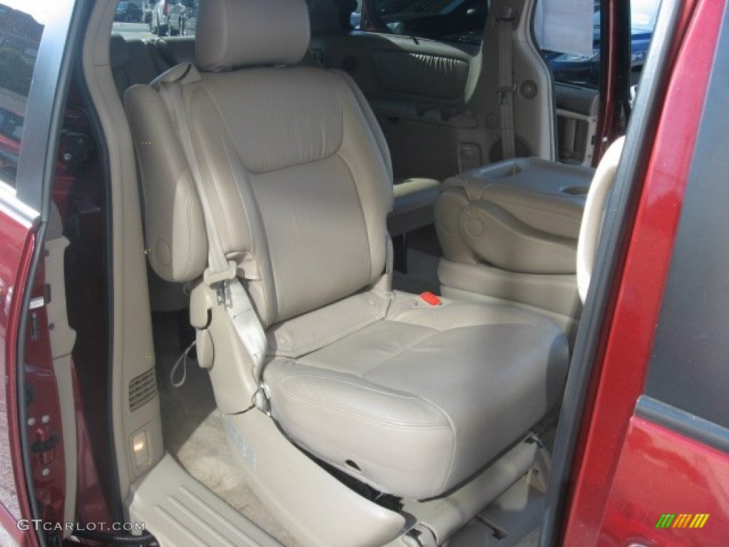 2007 Sienna XLE - Salsa Red Pearl / Taupe photo #15