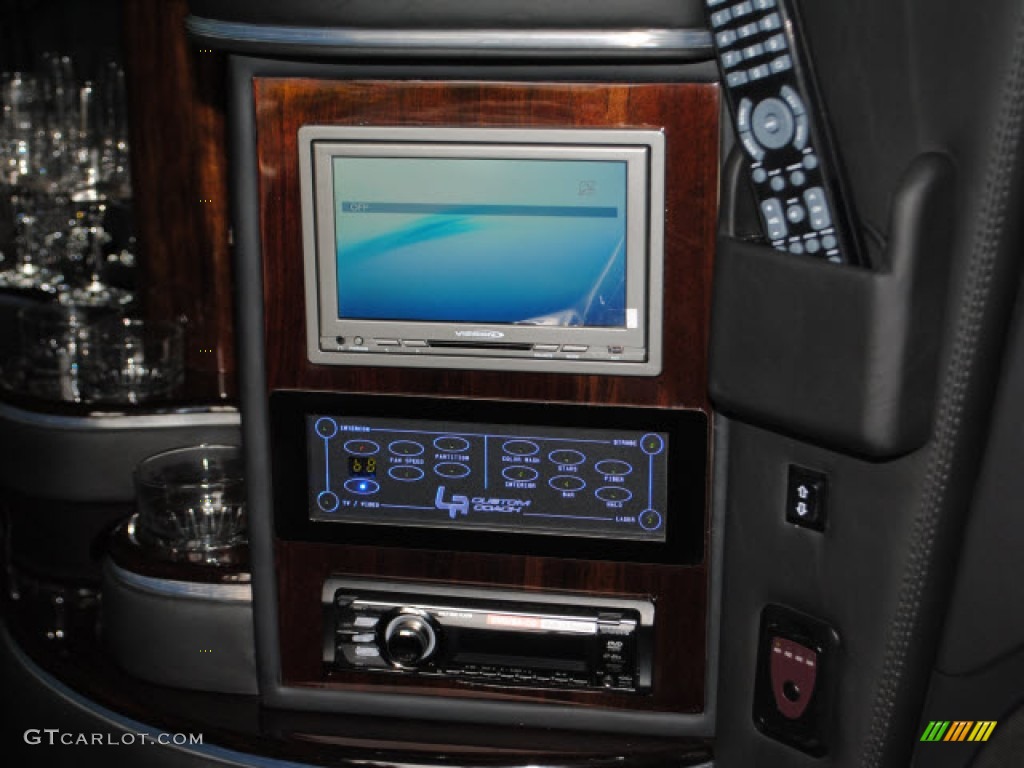 2011 Hyundai Equus Signature Limousine Controls Photo #51796673