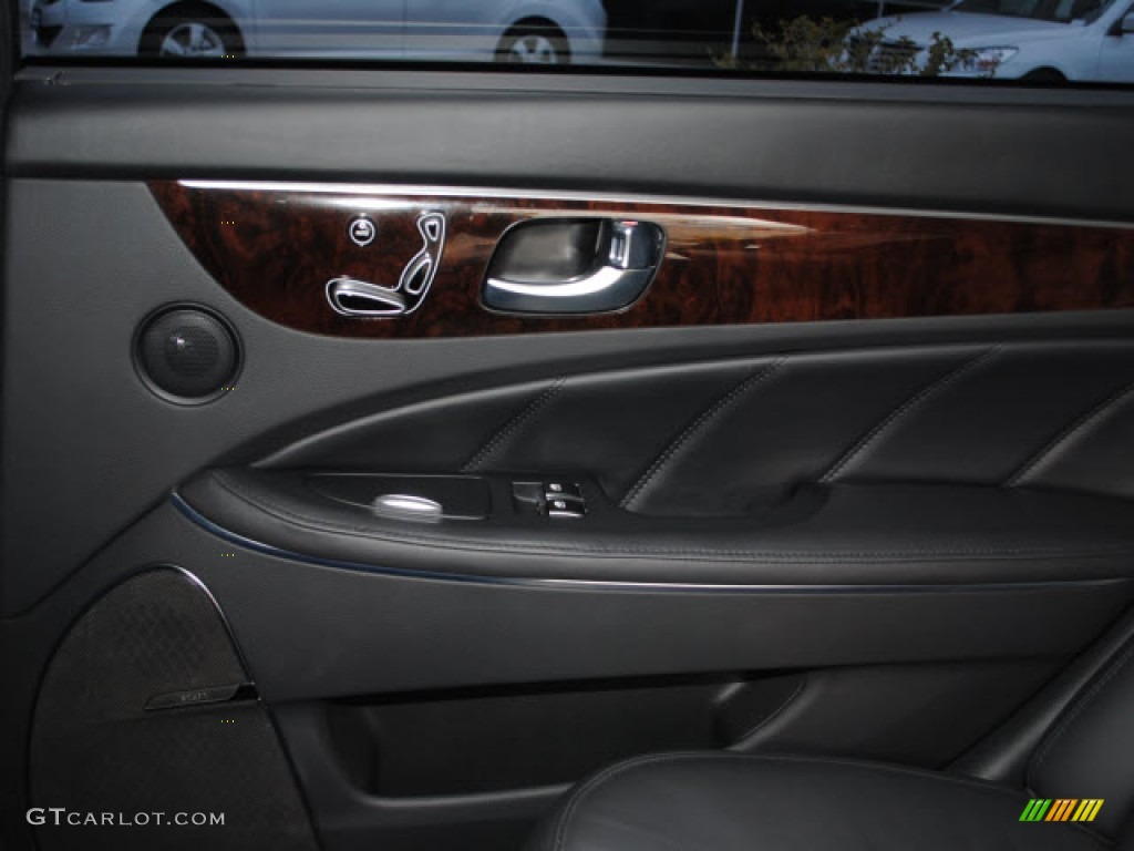 2011 Hyundai Equus Signature Limousine Door Panel Photos