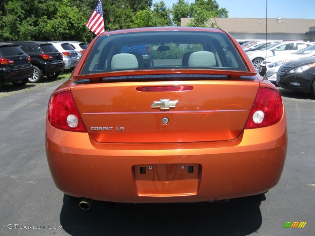 2005 Cobalt LS Sedan - Sunburst Orange Metallic / Gray photo #12