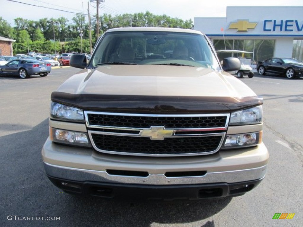 2007 Silverado 1500 Classic LT  Z71 Crew Cab 4x4 - Sandstone Metallic / Tan photo #4