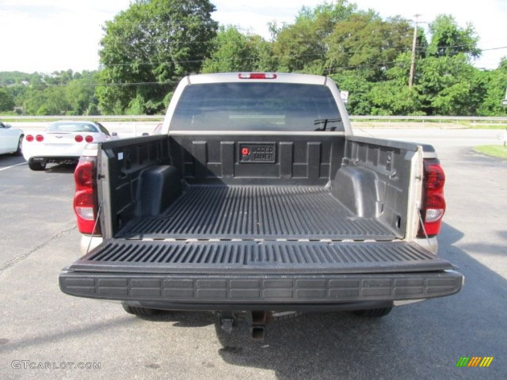 2007 Silverado 1500 Classic LT  Z71 Crew Cab 4x4 - Sandstone Metallic / Tan photo #11