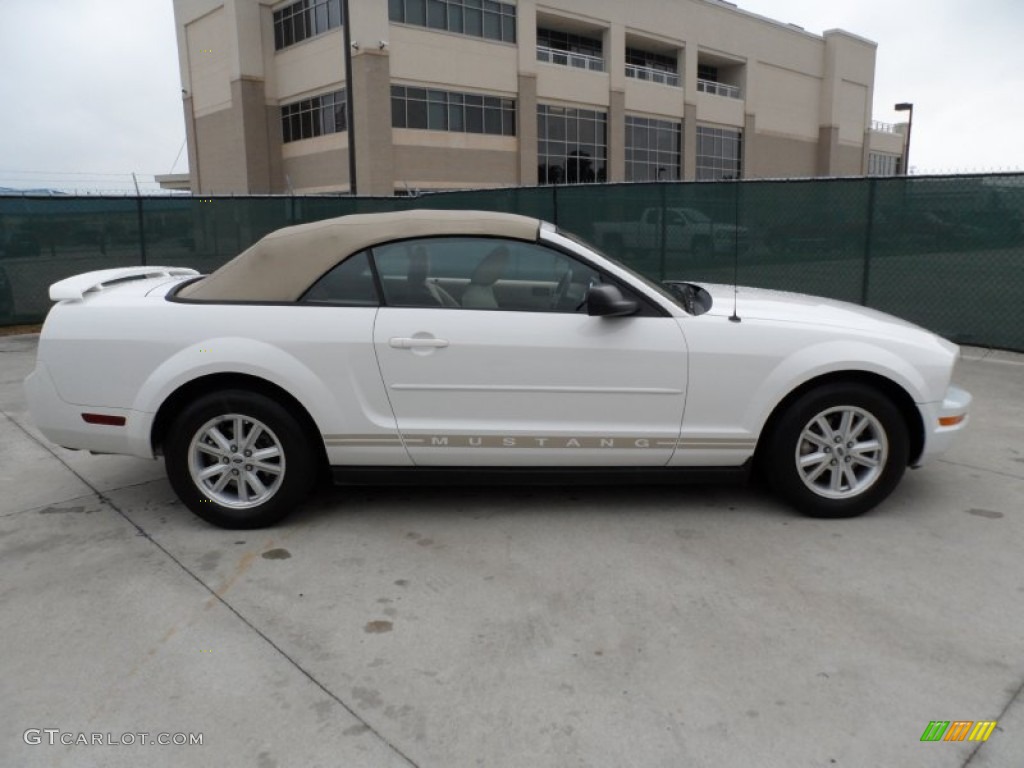 2005 Mustang V6 Deluxe Convertible - Performance White / Medium Parchment photo #2
