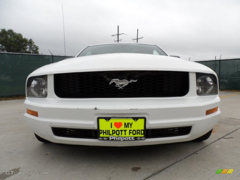 2005 Mustang V6 Deluxe Convertible - Performance White / Medium Parchment photo #9
