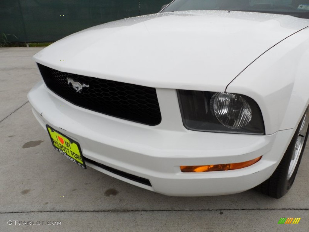 2005 Mustang V6 Deluxe Convertible - Performance White / Medium Parchment photo #12