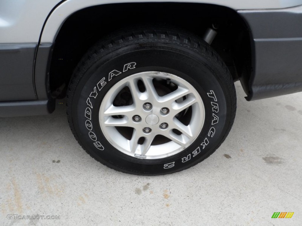 2004 Grand Cherokee Laredo - Bright Silver Metallic / Dark Slate Gray photo #14
