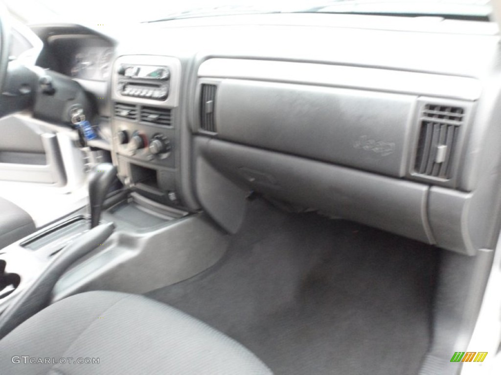 2004 Grand Cherokee Laredo - Bright Silver Metallic / Dark Slate Gray photo #24