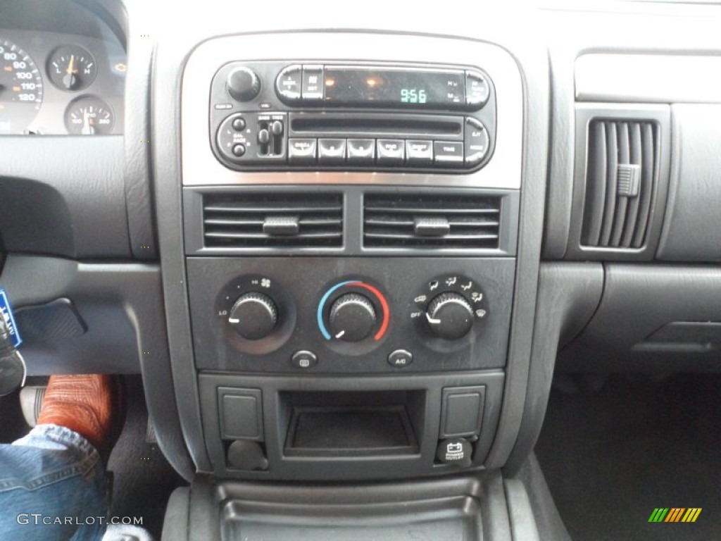 2004 Grand Cherokee Laredo - Bright Silver Metallic / Dark Slate Gray photo #37