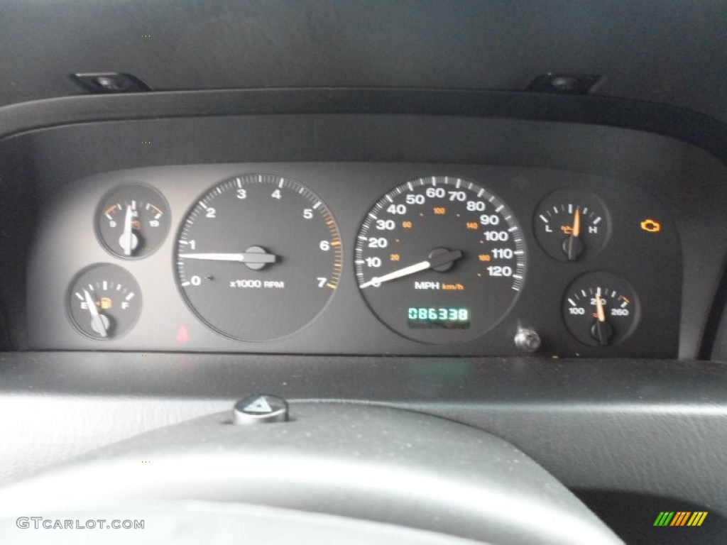 2004 Grand Cherokee Laredo - Bright Silver Metallic / Dark Slate Gray photo #42