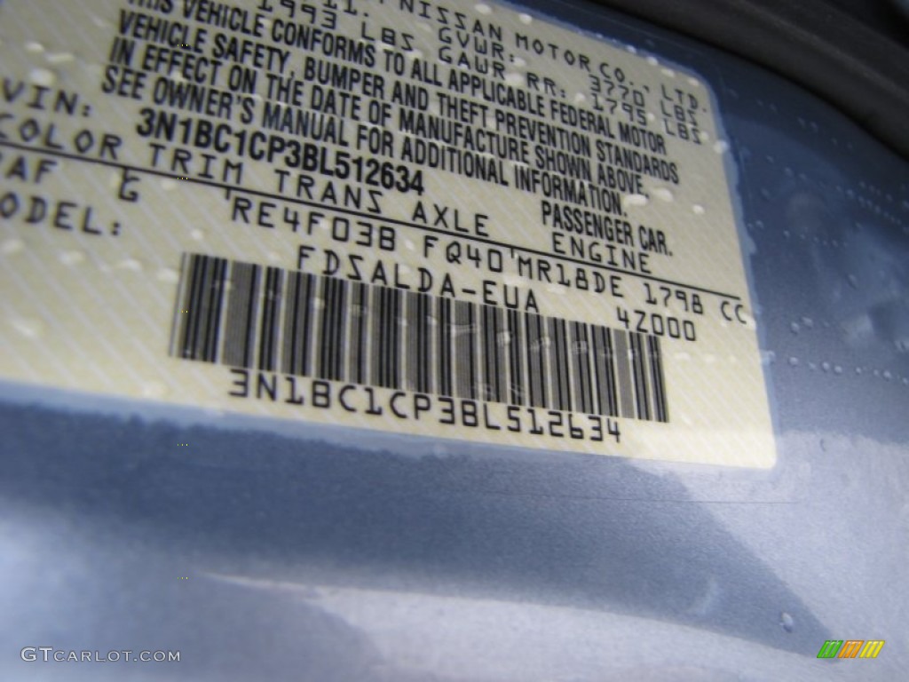 2011 Versa 1.8 S Hatchback - Arctic Blue Metallic / Charcoal photo #16
