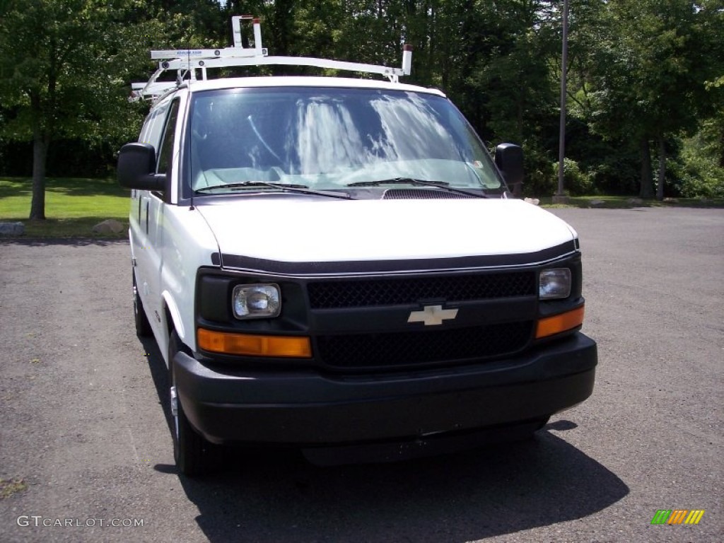 2004 Express 2500 Commercial Van - Summit White / Medium Dark Pewter photo #13