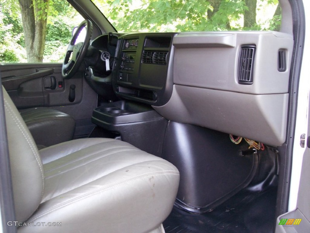 2004 Chevrolet Express 2500 Commercial Van Medium Dark Pewter Dashboard Photo #51821483